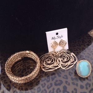 New!!! ❤️ 😍 Earrings, a bracelet and a gorgeous stretchable ring